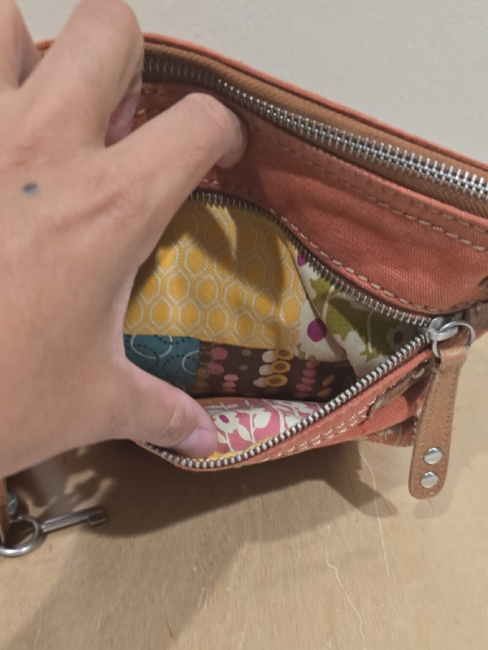 🌼Fossil Rust Canvas Crossbody & Coin Wallet with Floral Accent - Picture 7 of 16